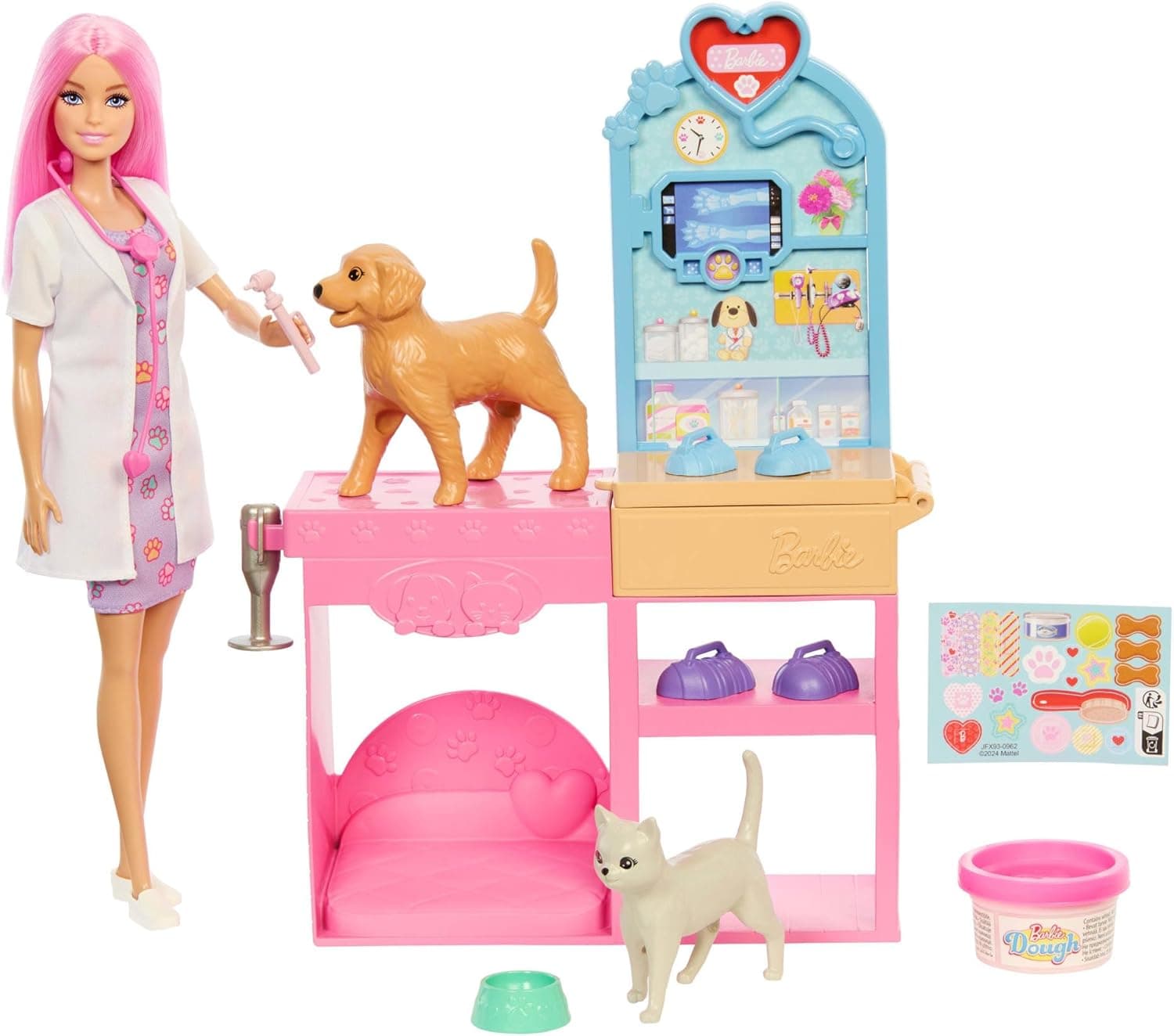 Barbie - Clinica Veterinaria di Pronto Soccorso, set con bambola dai capelli rosa, arredamento, pasta modellabile e 10 accessori a tema inclusi, giocattolo per bambini, 4+ anni, JFX93